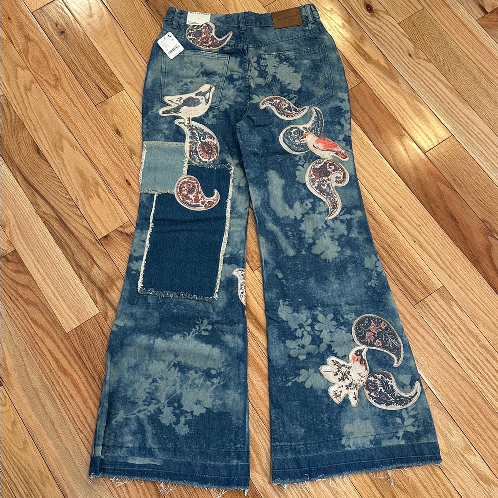 Free People Flying High Patched Jeans We The Free Embroidered Free Birds 29 NWT - Picture 10 of 11